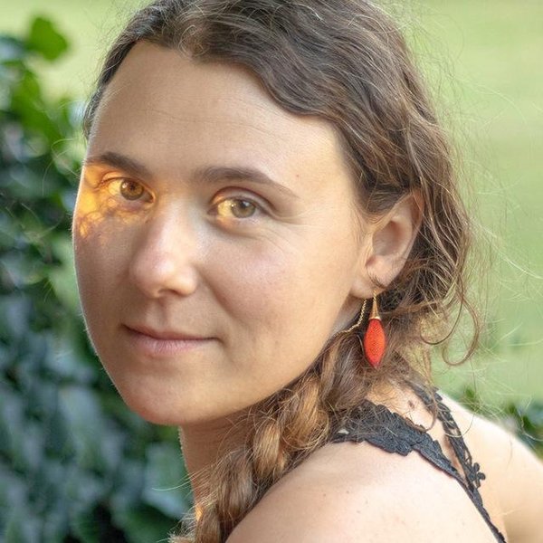 Portrait de Dorine D., participante a la Formation DJ Ecstatic Dance