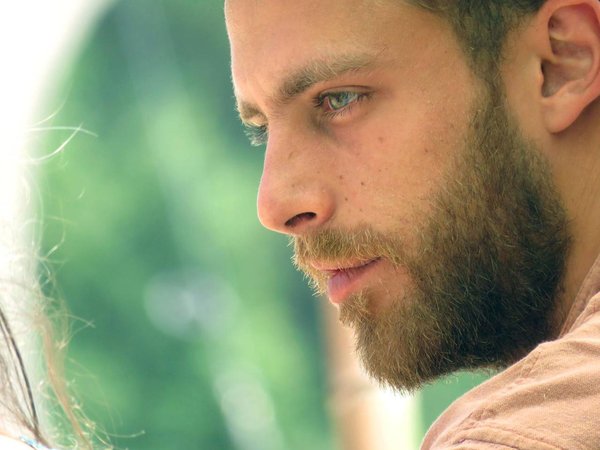 Portrait de Loic S., participant a la retraite de Formation DJ Ecstatic Dance